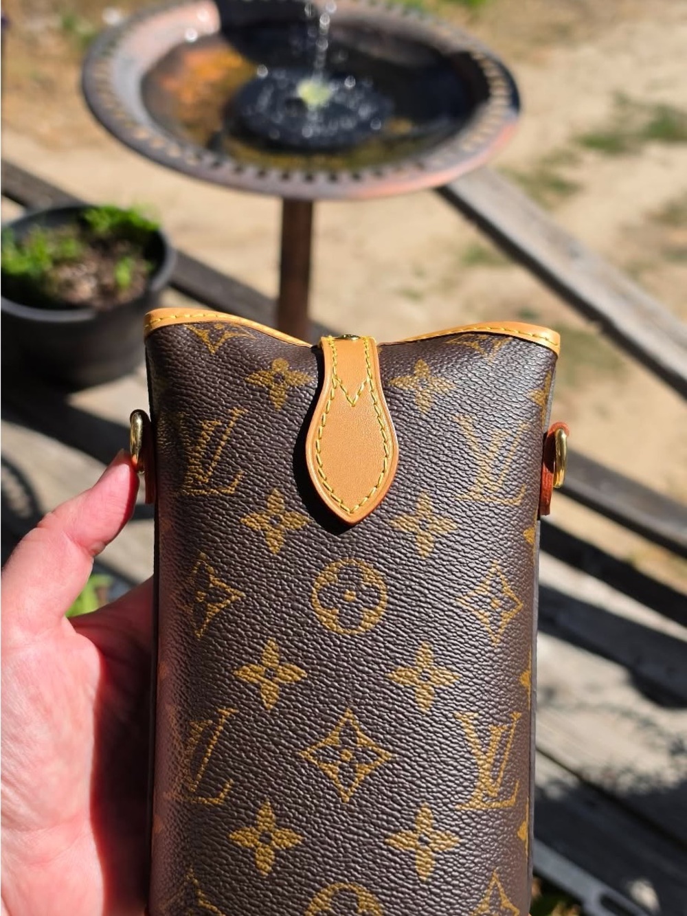 Louis Vuitton Fold Me Pouch - Picture 2 of 9